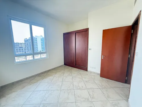 3 Bedrooms Apartment in Abbey Crescent 1