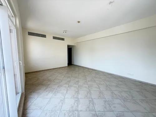 3 Bedrooms Apartment in Abbey Crescent 1