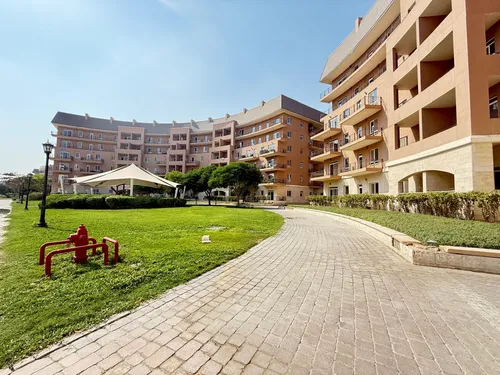 3 Bedrooms Apartment in Abbey Crescent 1