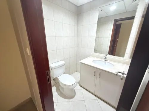 3 Bedrooms Apartment in Abbey Crescent 1