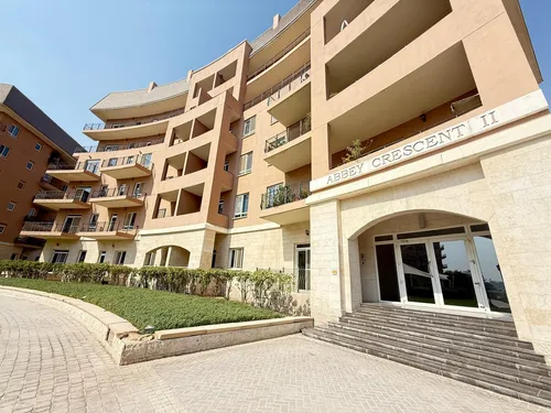 3 Bedrooms Apartment in Abbey Crescent 1