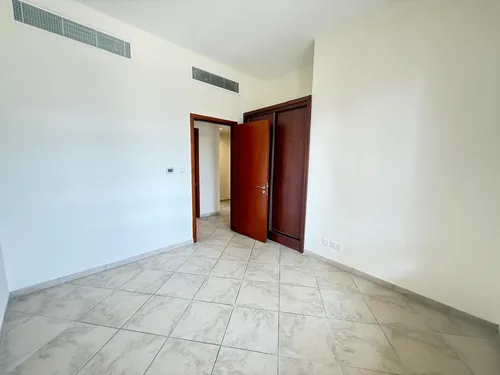 3 Bedrooms Apartment in Abbey Crescent 1