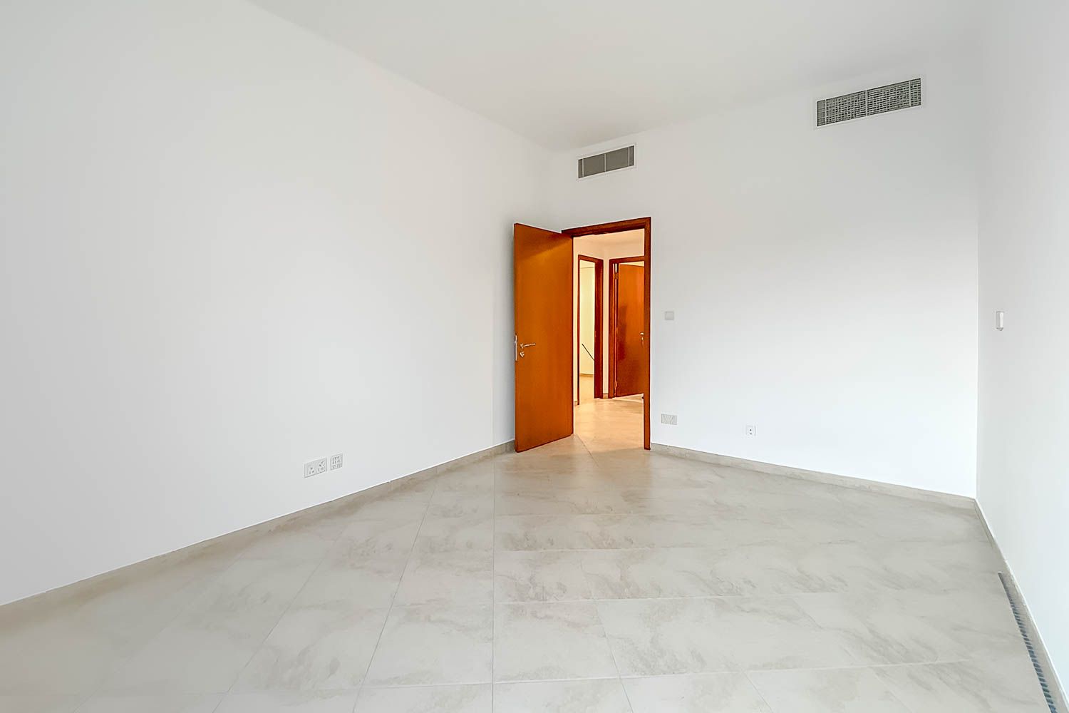 3 Bedrooms Apartment in Shakespeare Circus 2