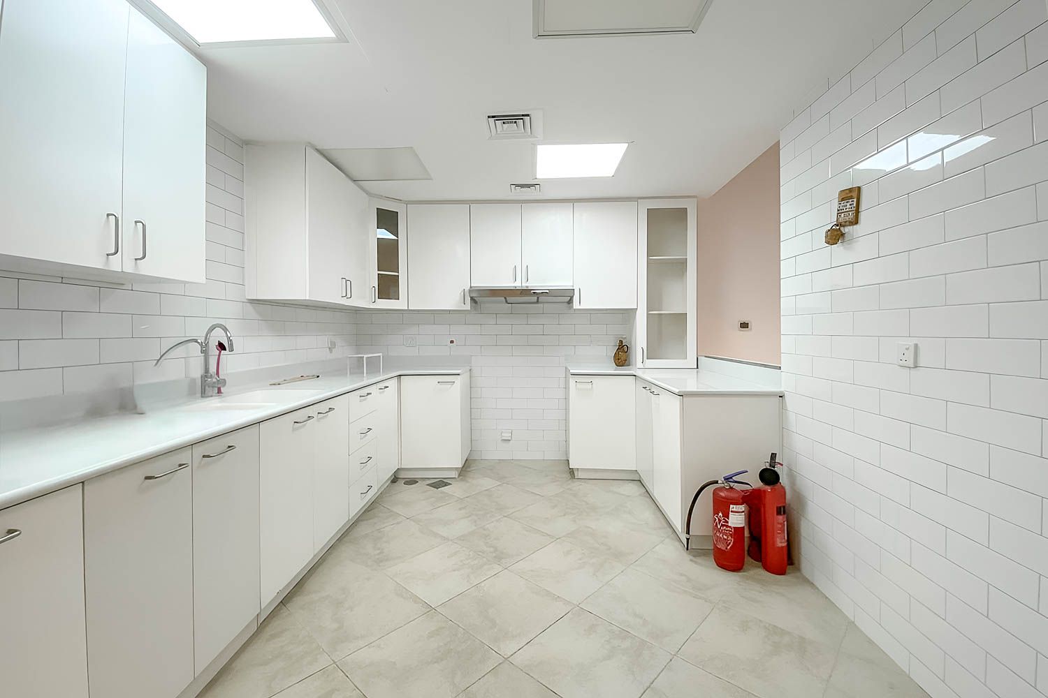 3 Bedrooms Apartment in Shakespeare Circus 2