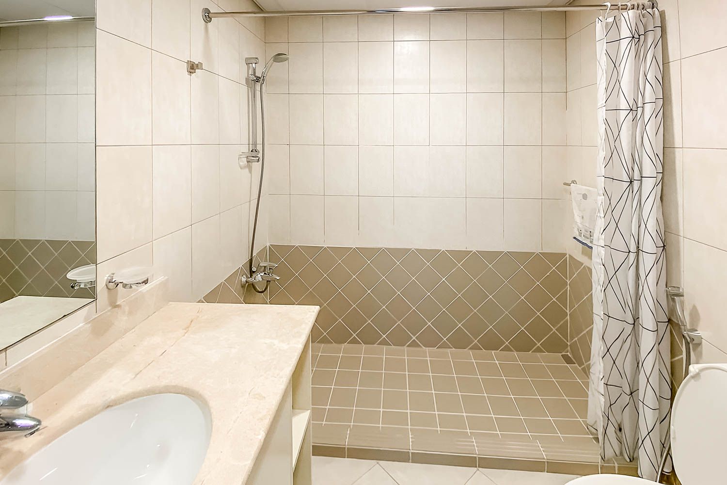 3 Bedrooms Apartment in Shakespeare Circus 2