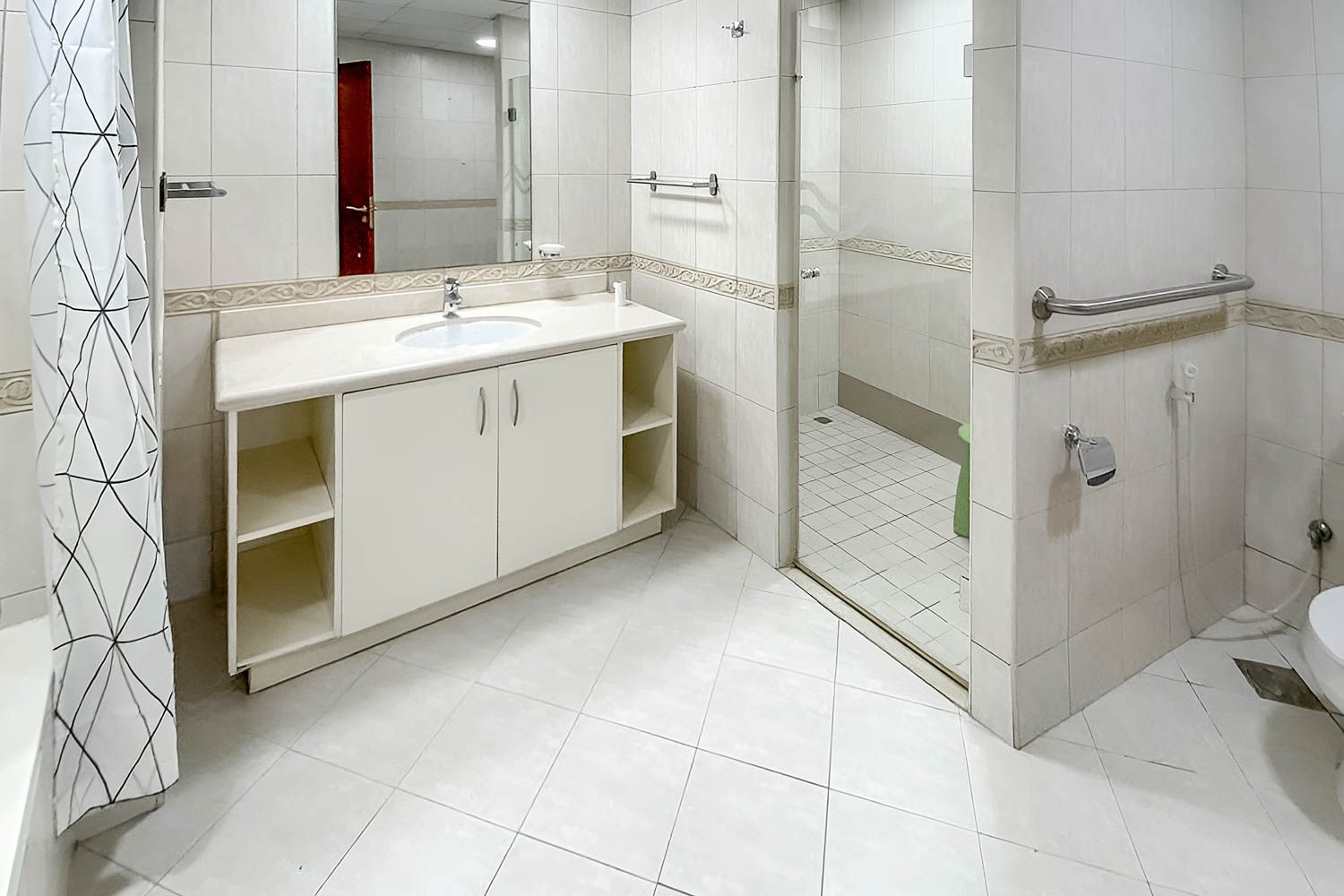 3 Bedrooms Apartment in Shakespeare Circus 2