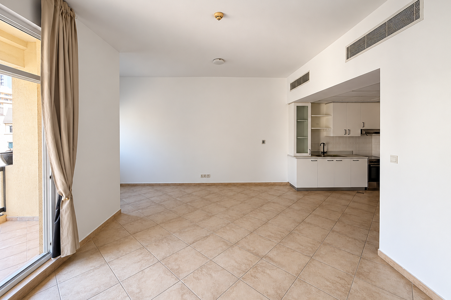 Studio Apartment in Regent House 1