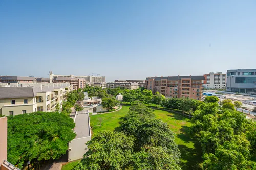 2 Bedrooms Apartment in Dickens Circus 3
