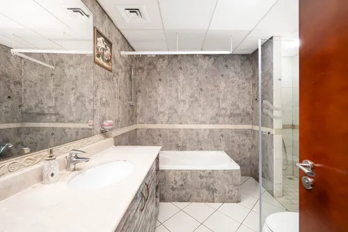 2 Bedrooms Apartment in Dickens Circus 3