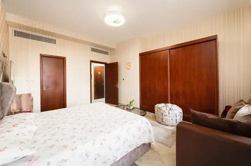 2 Bedrooms Apartment in Dickens Circus 3
