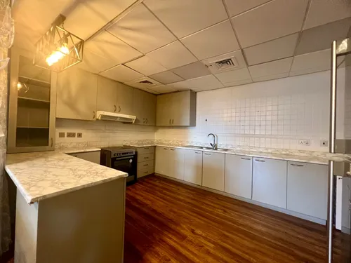 2 Bedrooms Apartment in Dickens Circus 3