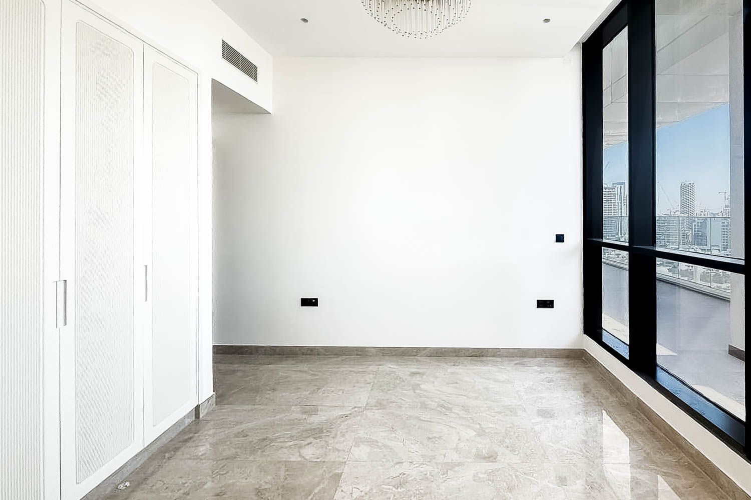 3 Bedrooms Apartment in AURA by Grovy