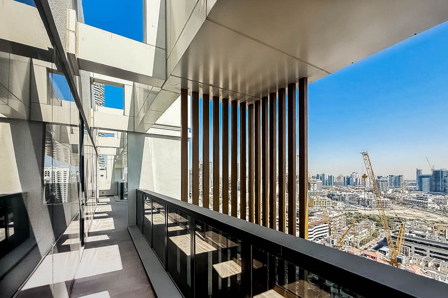 3 Bedrooms Apartment in AURA by Grovy