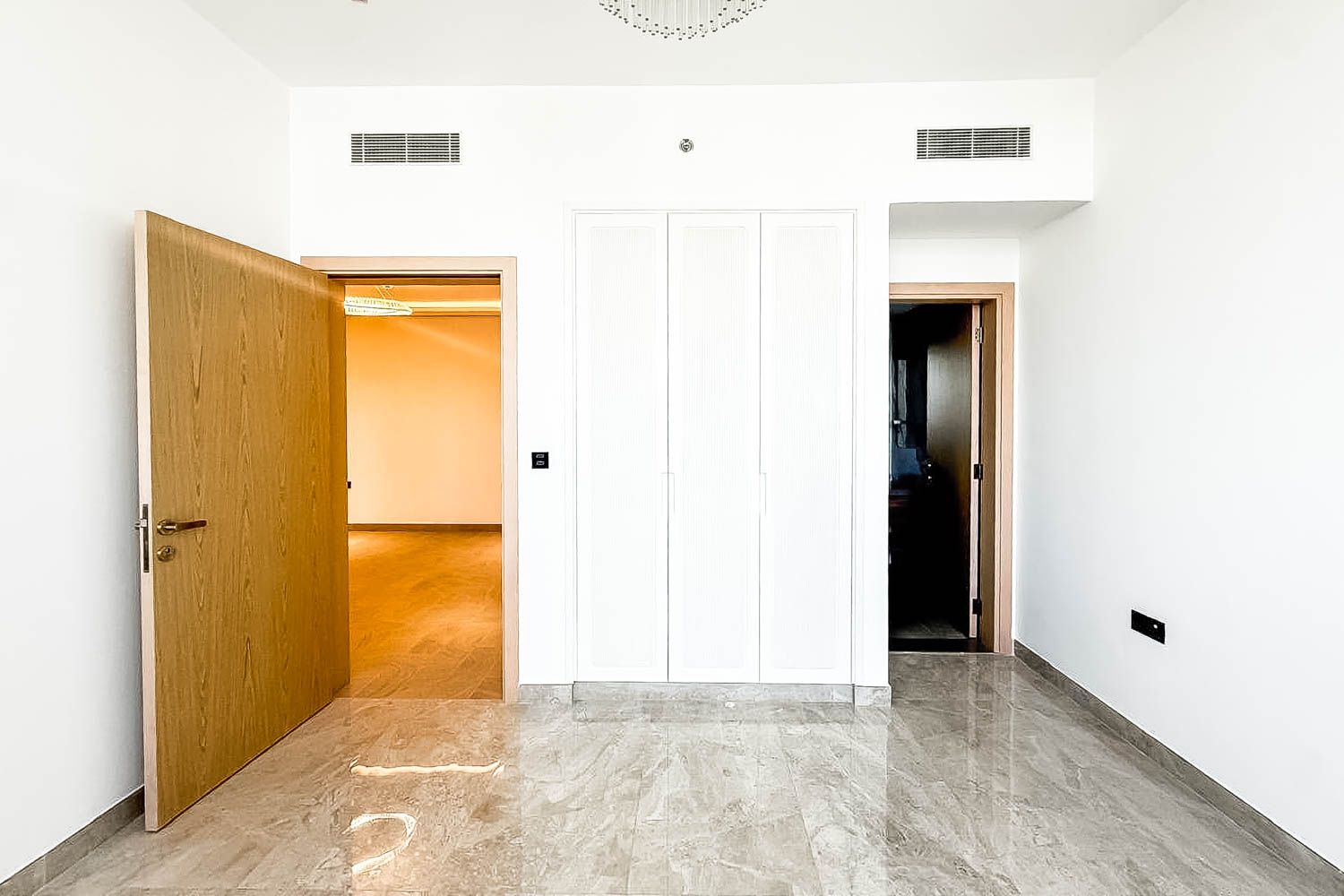 3 Bedrooms Apartment in AURA by Grovy