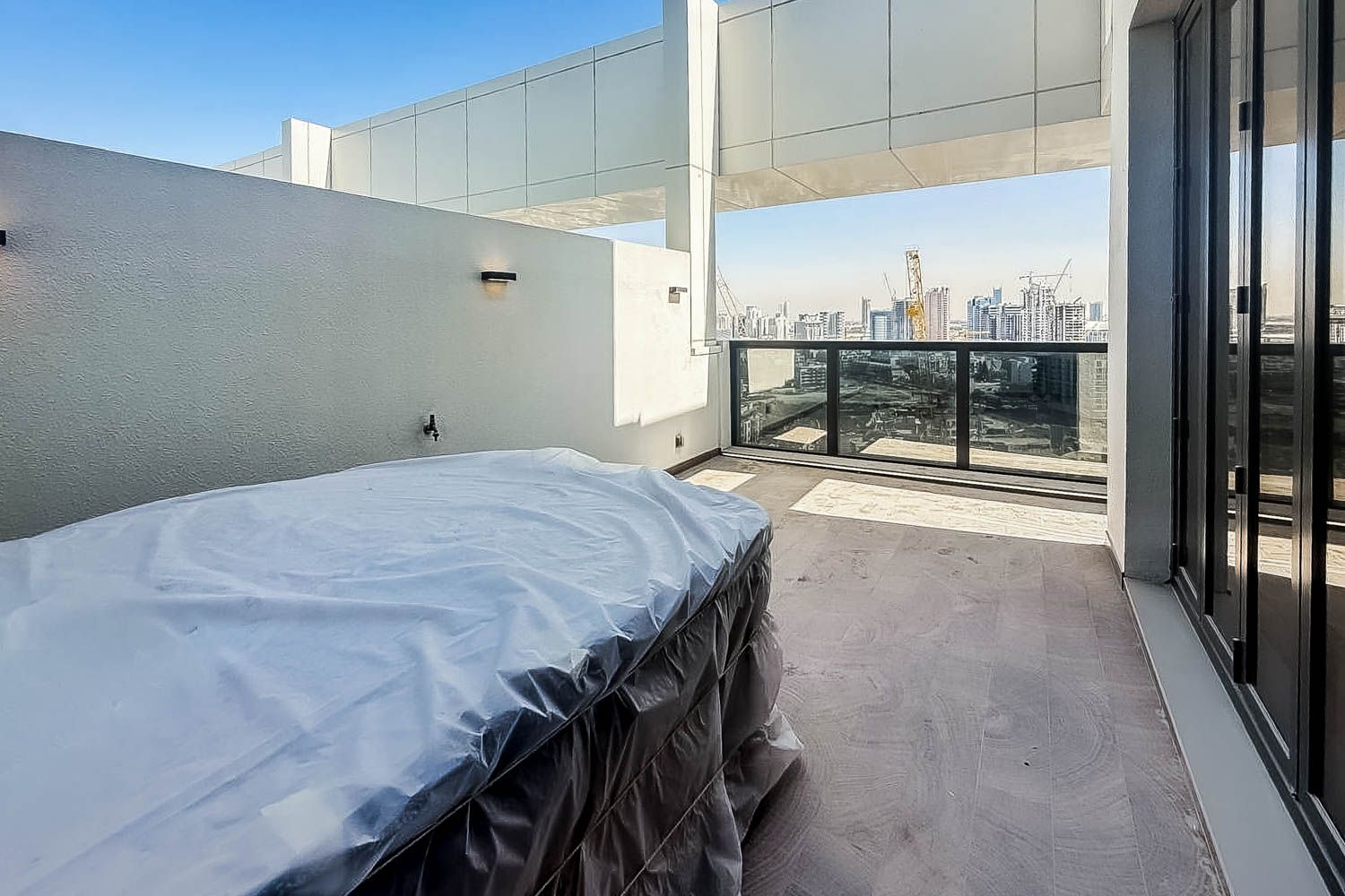 3 Bedrooms Apartment in AURA by Grovy