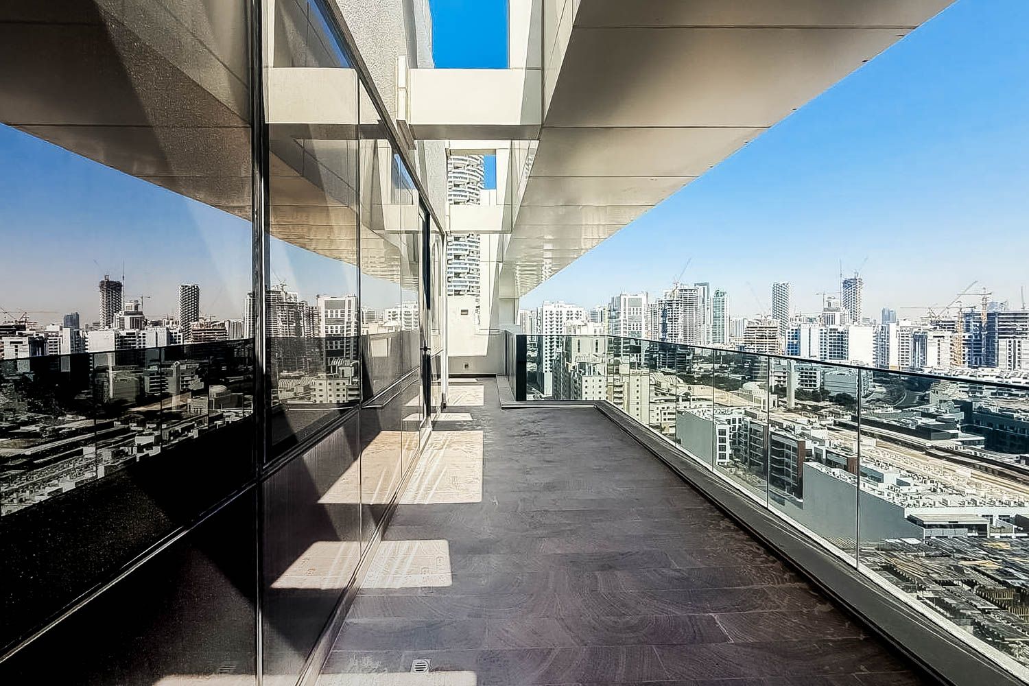 3 Bedrooms Apartment in AURA by Grovy