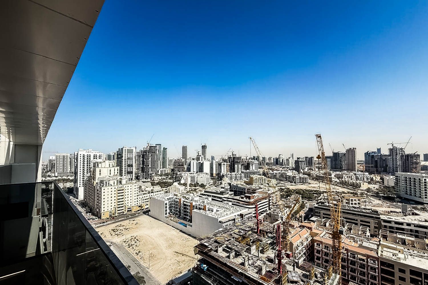 3 Bedrooms Apartment in AURA by Grovy