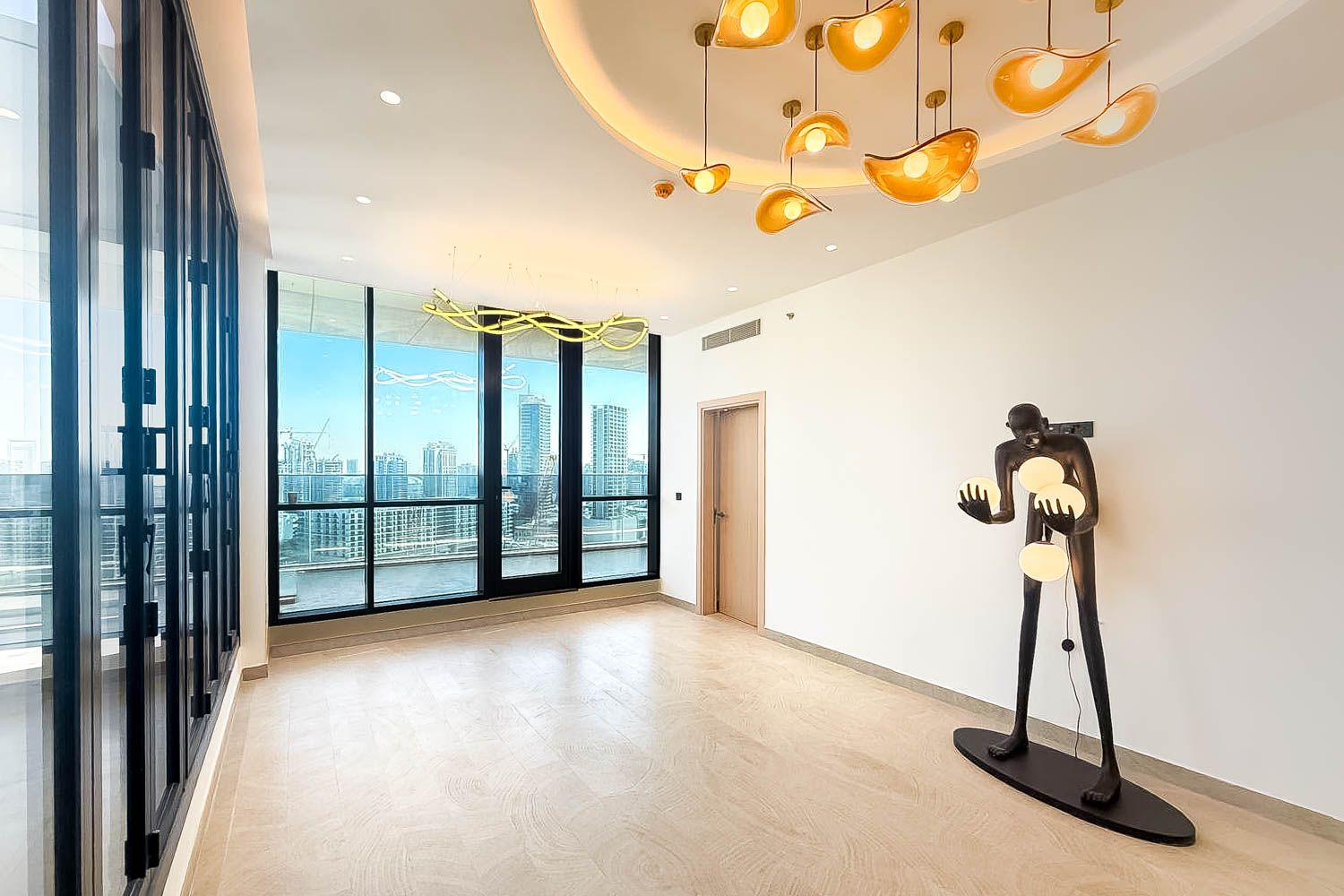 3 Bedrooms Apartment in AURA by Grovy