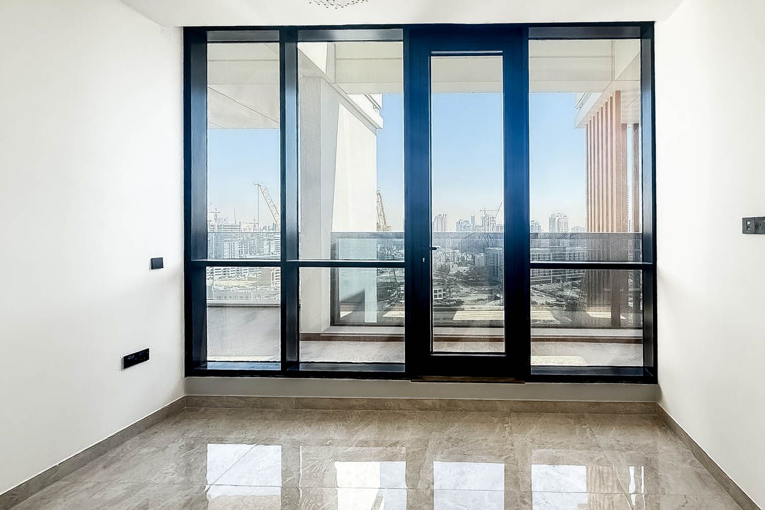 3 Bedrooms Apartment in AURA by Grovy