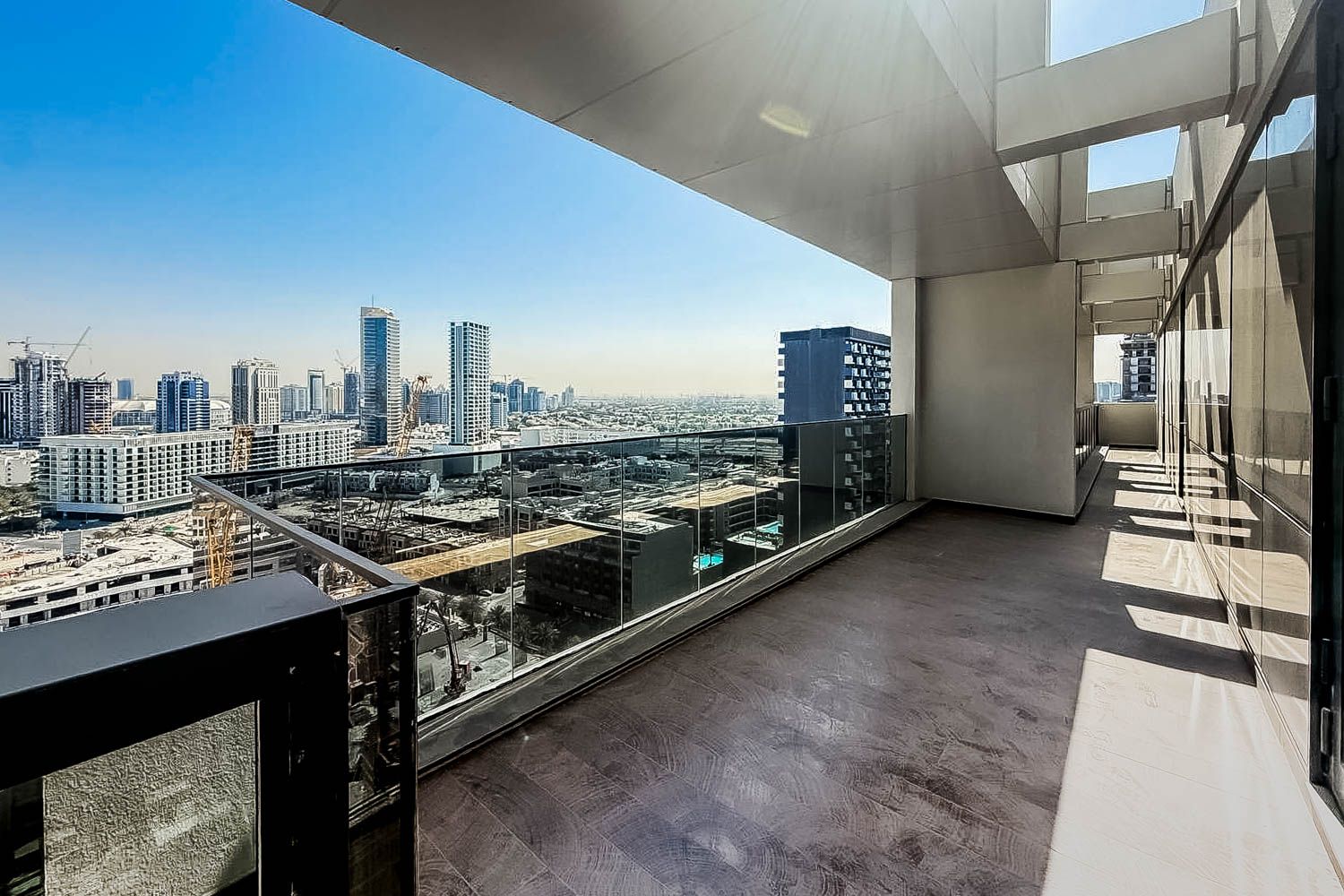 3 Bedrooms Apartment in AURA by Grovy