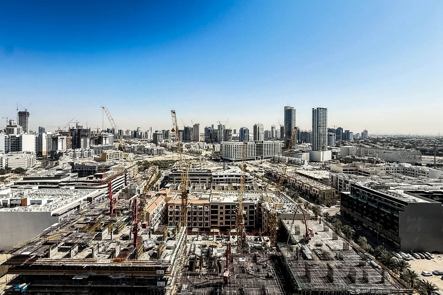 3 Bedrooms Apartment in AURA by Grovy