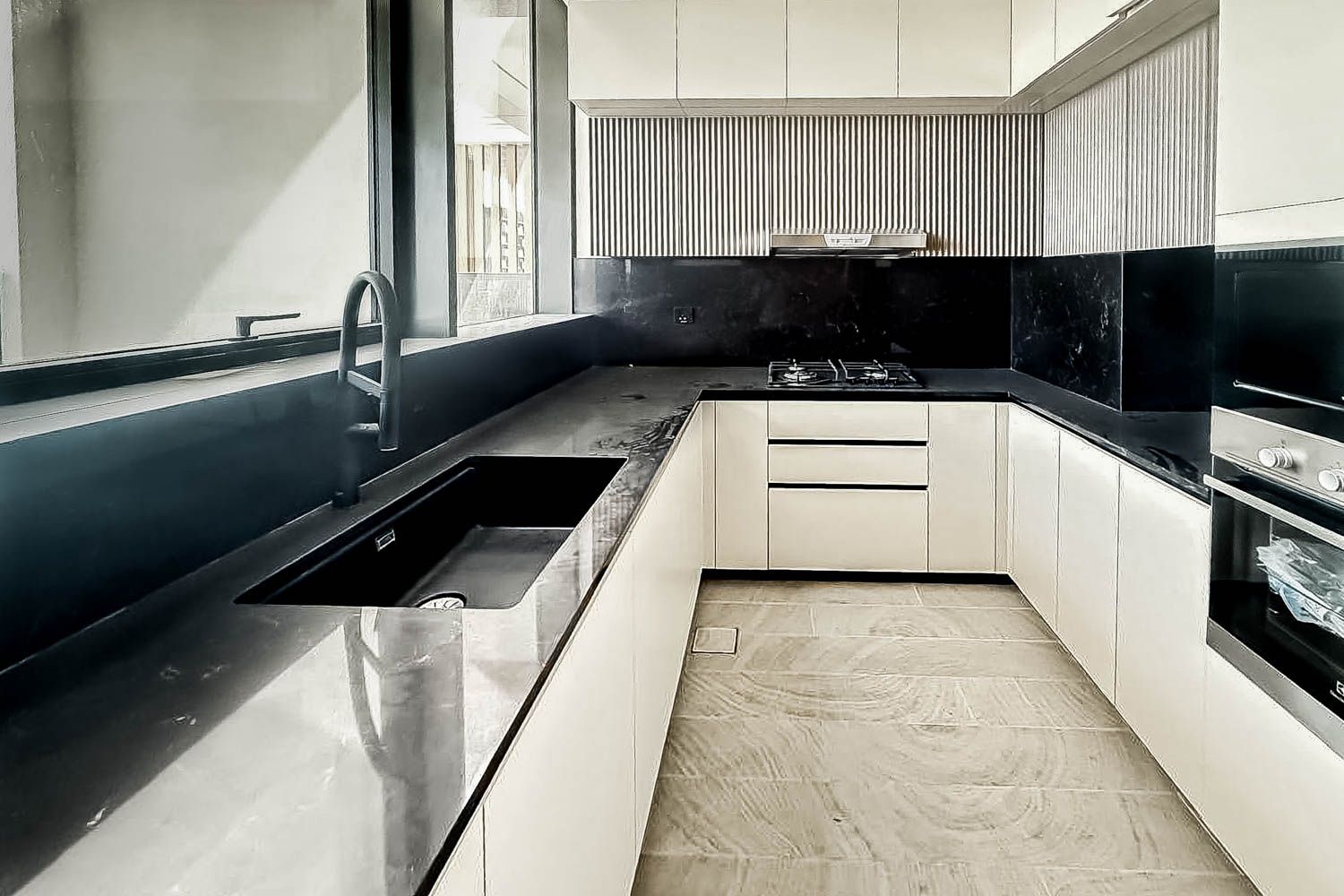 3 Bedrooms Apartment in AURA by Grovy