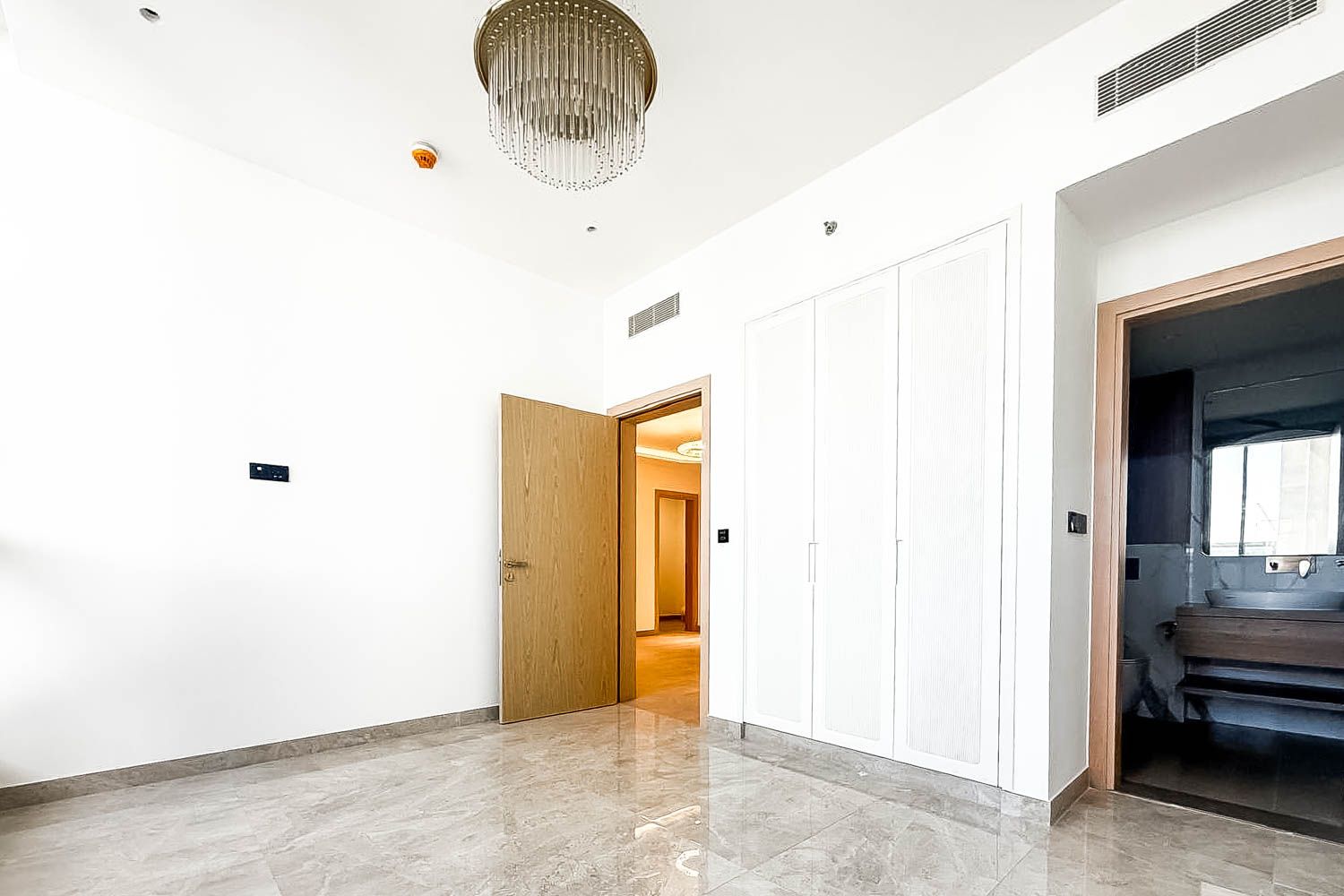 3 Bedrooms Apartment in AURA by Grovy