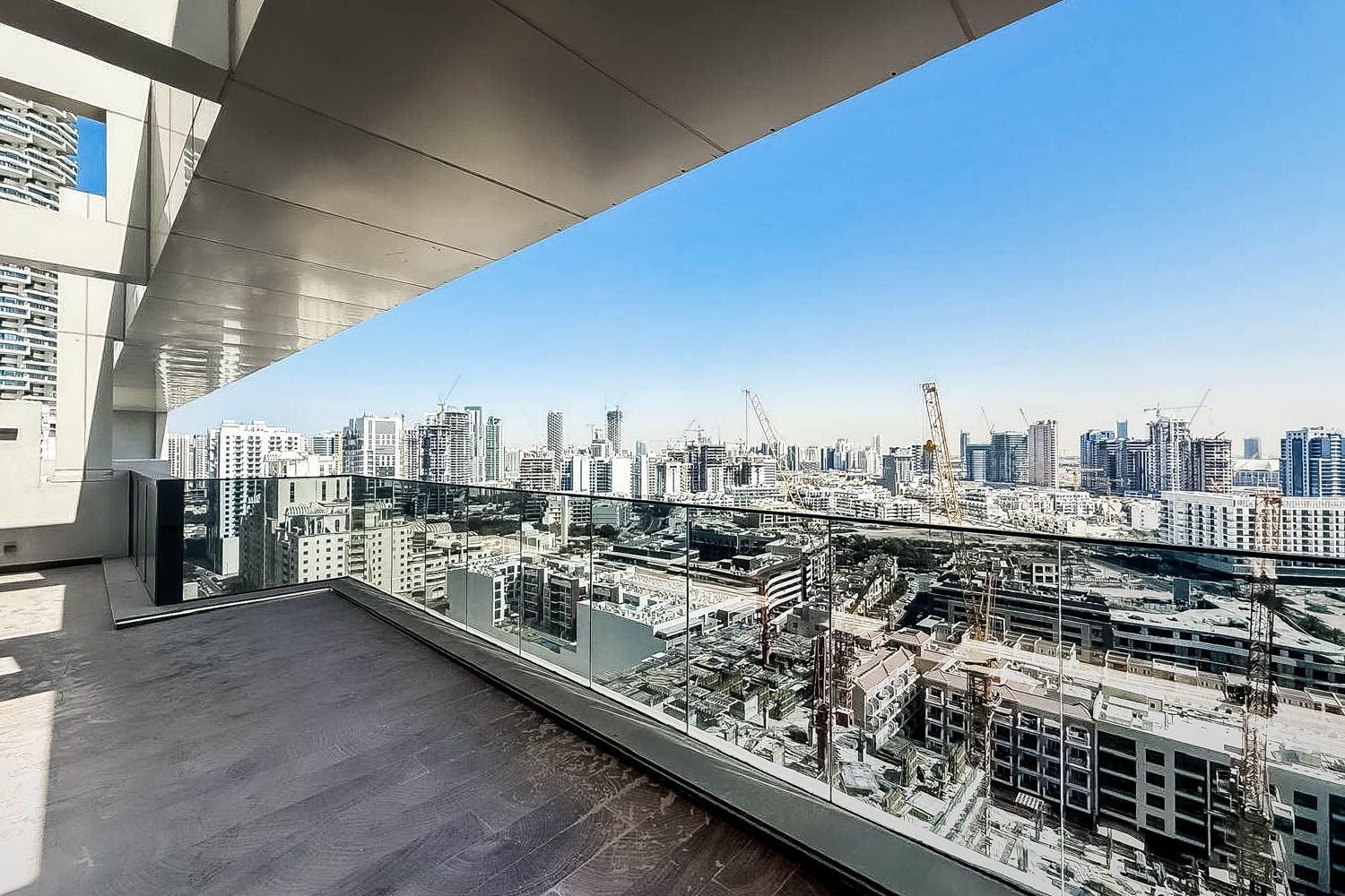 3 Bedrooms Apartment in AURA by Grovy