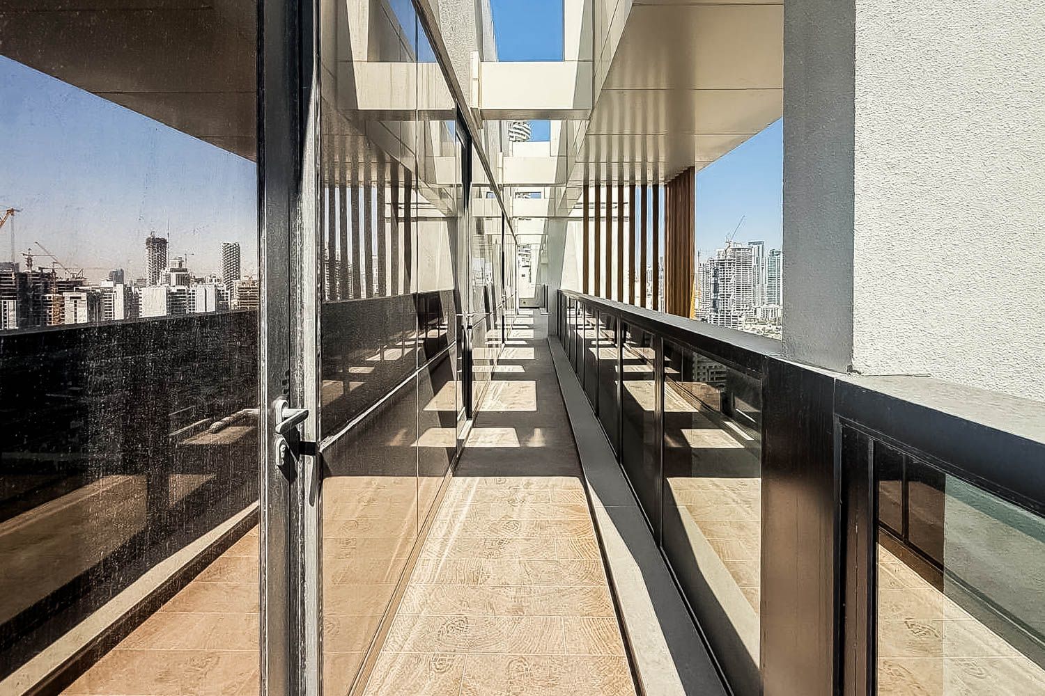 3 Bedrooms Apartment in AURA by Grovy