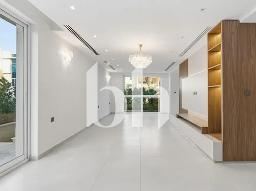 Corner Plot | Fully Upgraded/Renovated | Vacant