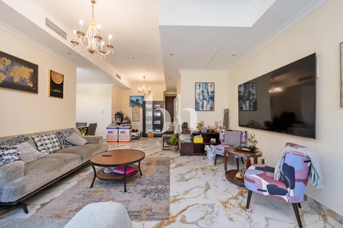 Move-In Ready | Large Townhouse | Near Circle Mall