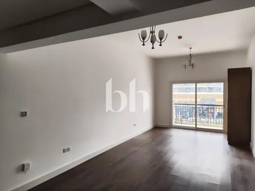 Generous studio layout | Upgraded Vacant Unit