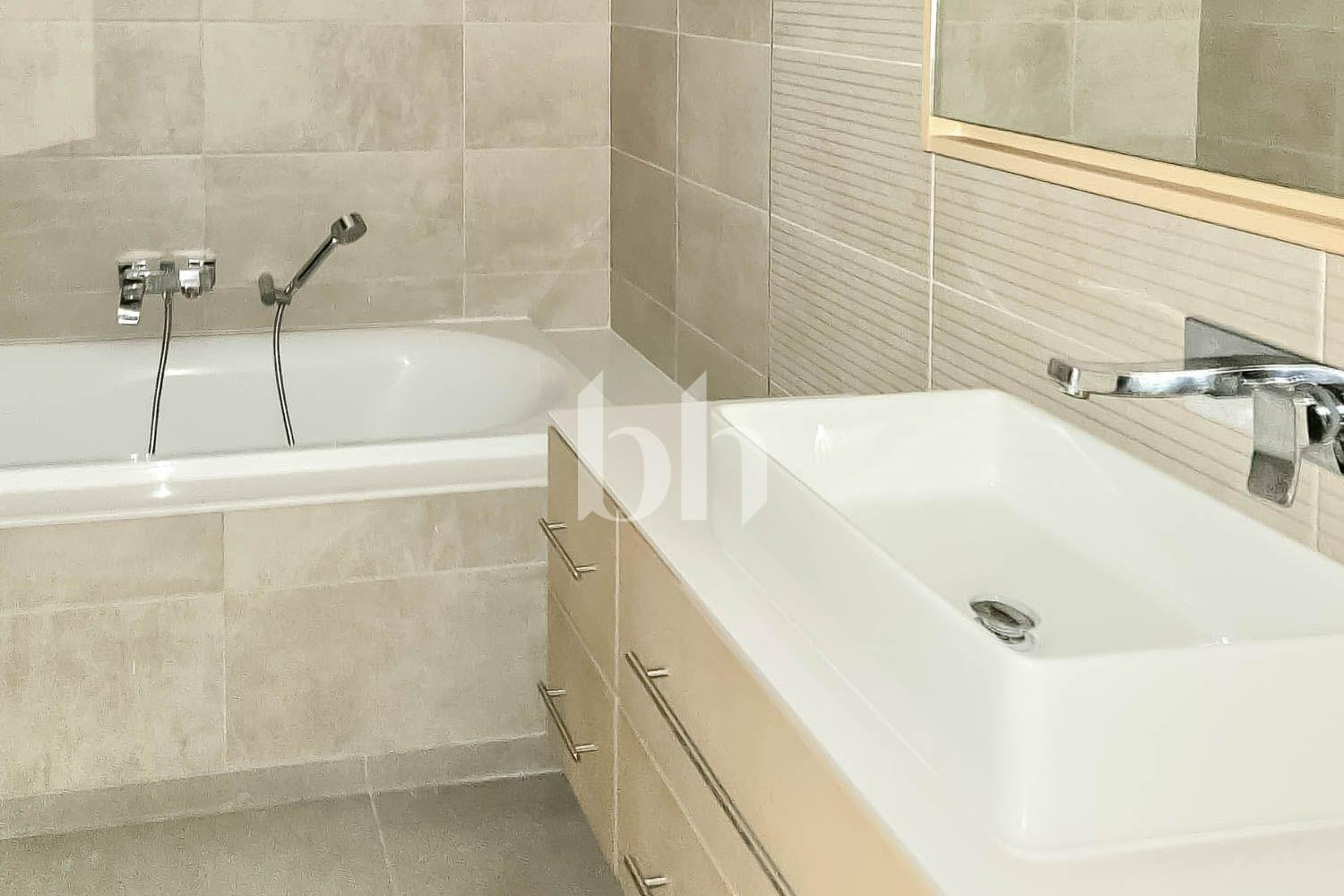 2 Bedrooms Apartment in Belgravia 1