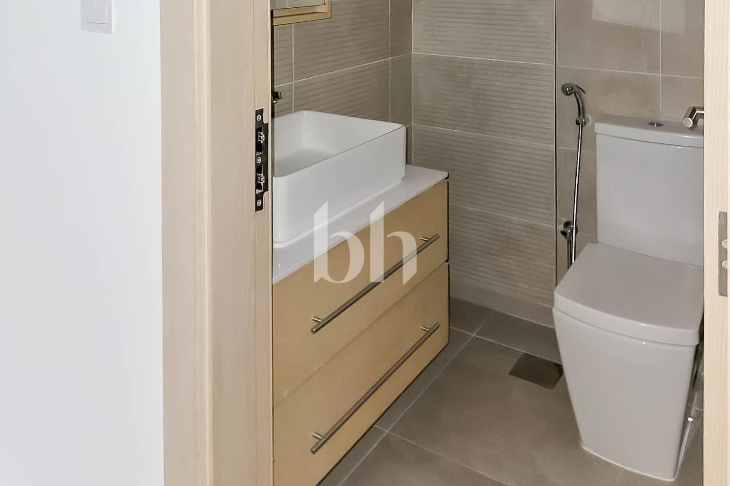2 Bedrooms Apartment in Belgravia 1