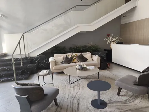 2 Bedrooms Apartment in Belgravia Square A