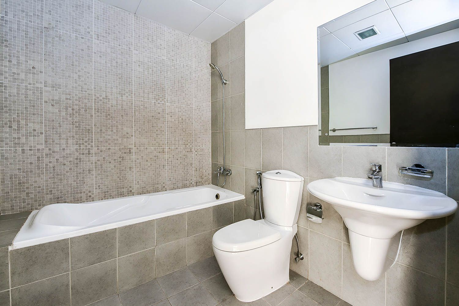 2 Bedrooms Apartment in Summer 1