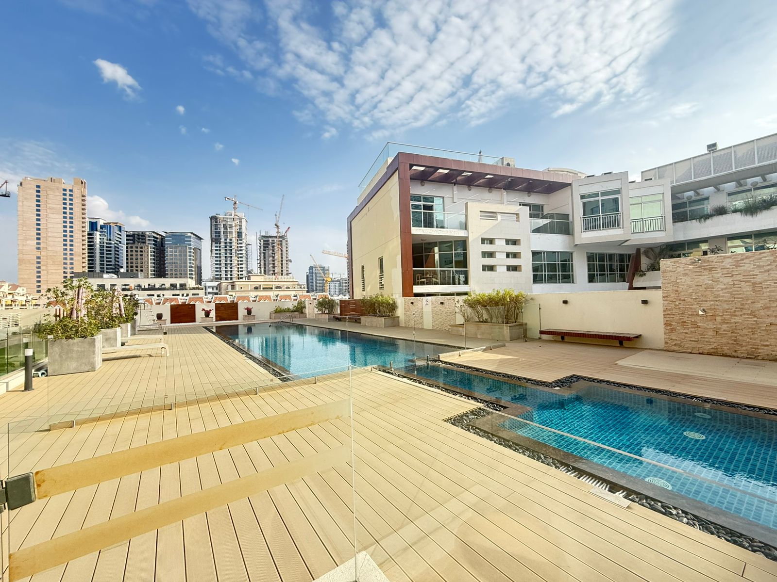 2 Bedrooms Apartment in Oxford Residence