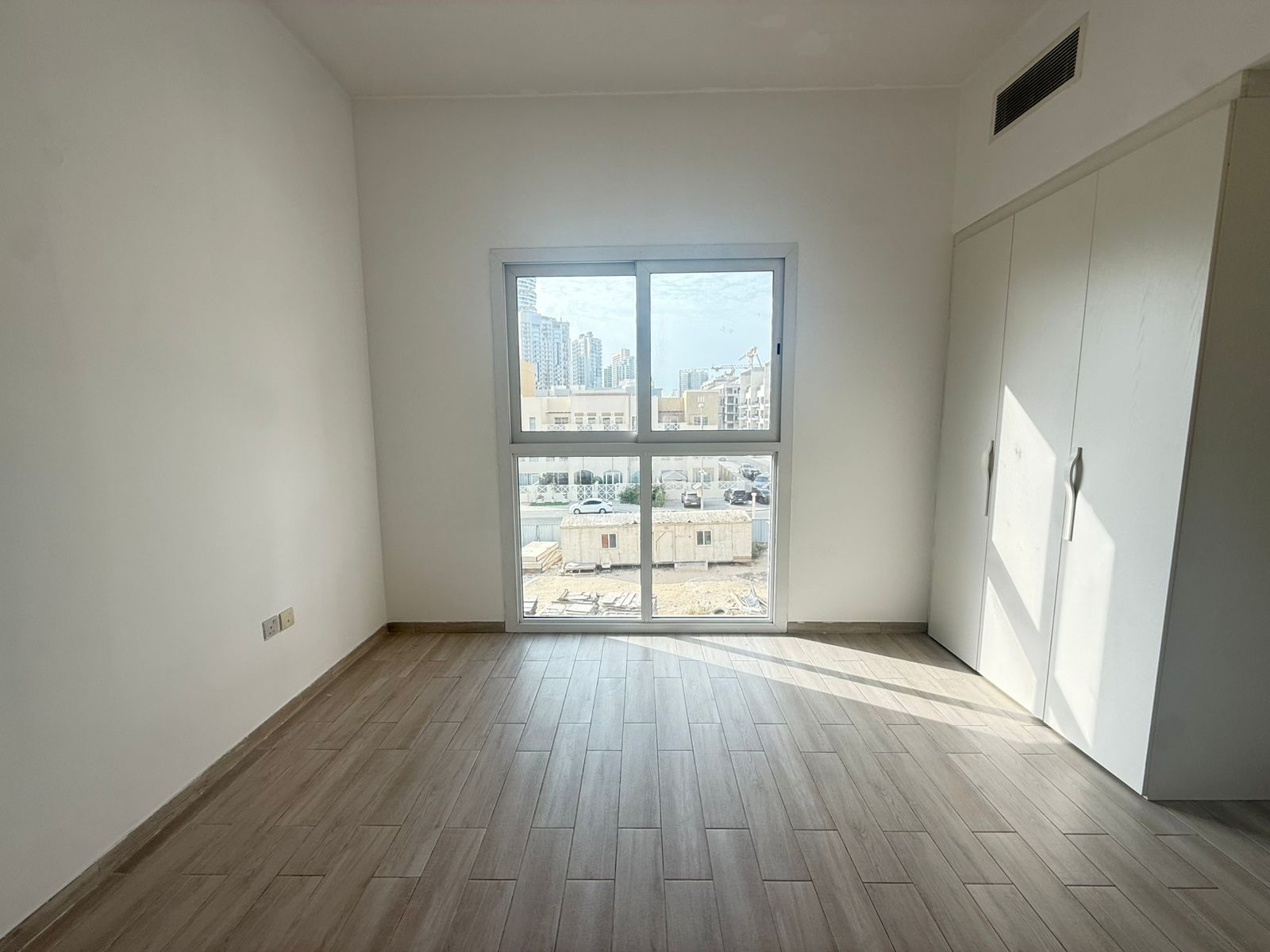 2 Bedrooms Apartment in Oxford Residence