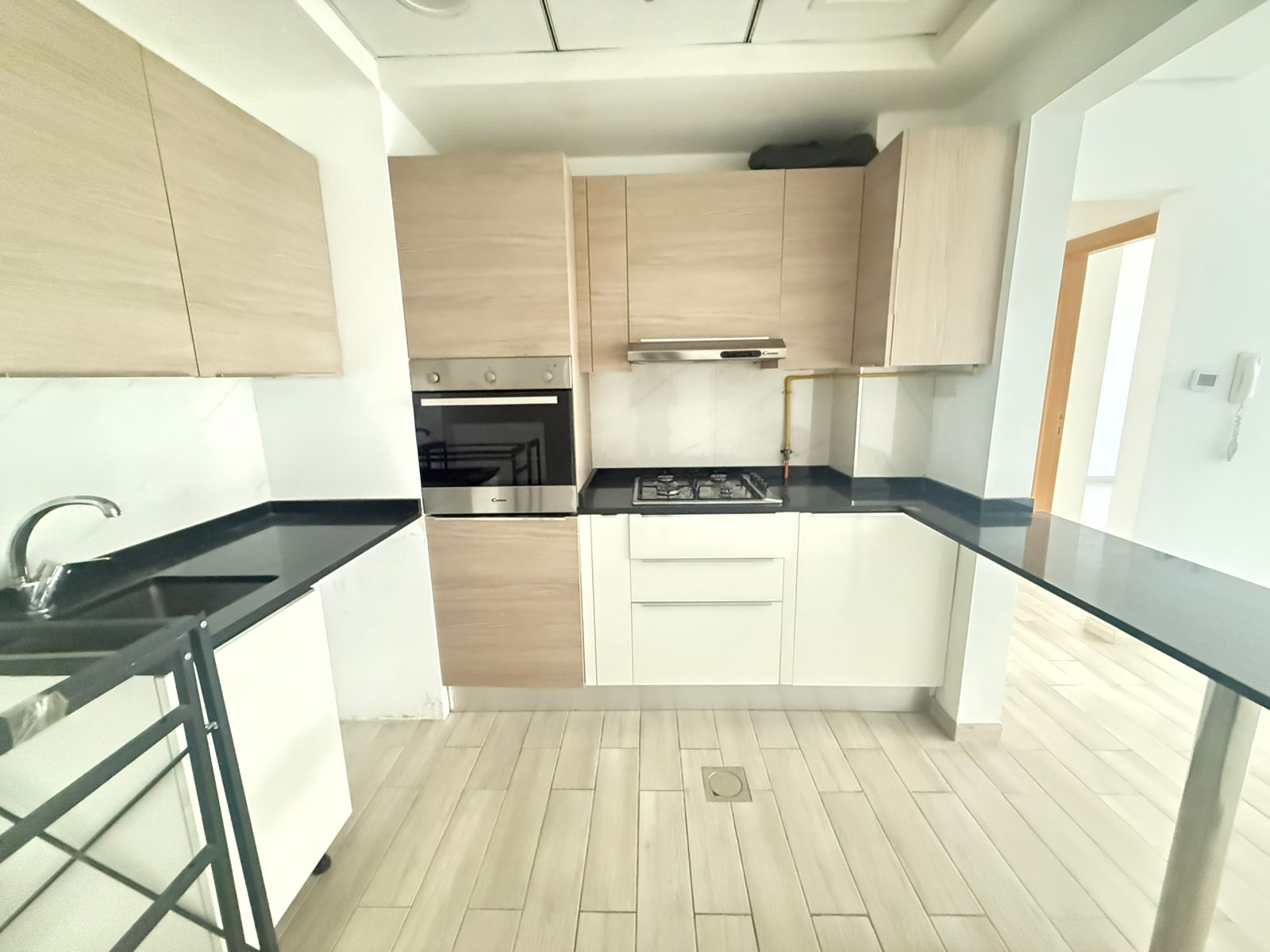 2 Bedrooms Apartment in Oxford Residence