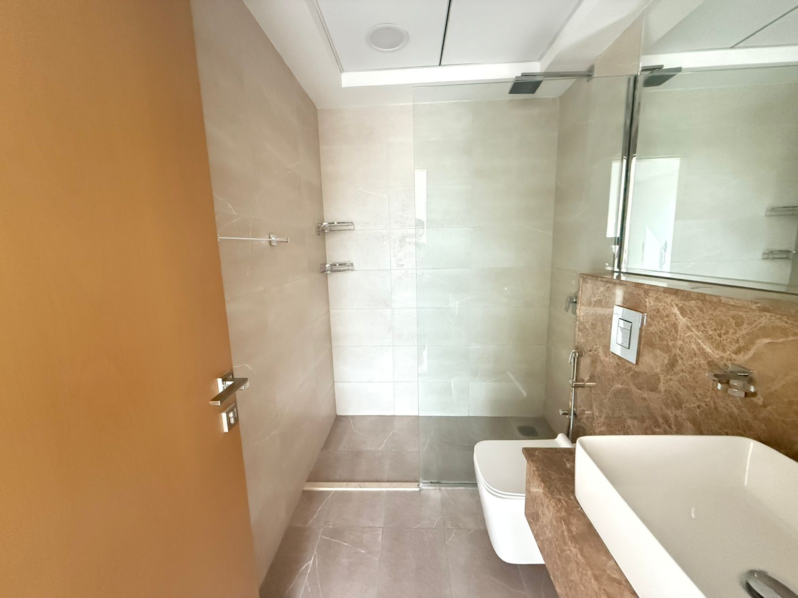 2 Bedrooms Apartment in Oxford Residence