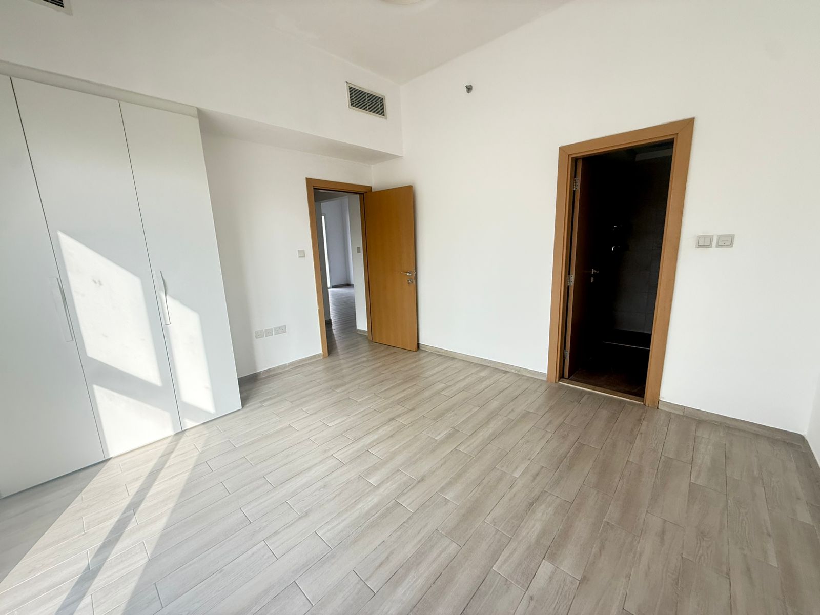 2 Bedrooms Apartment in Oxford Residence