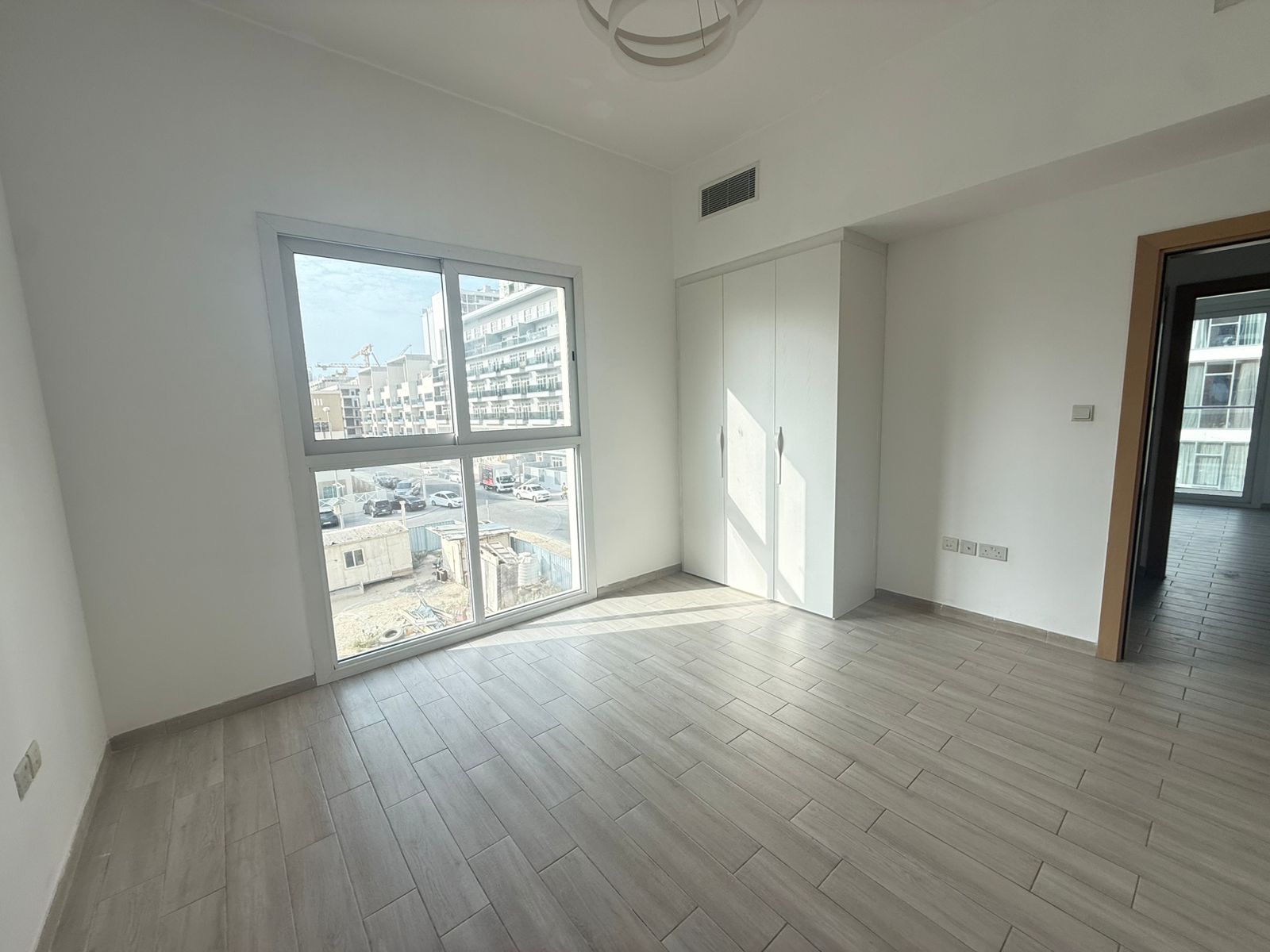 2 Bedrooms Apartment in Oxford Residence