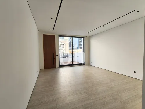 Brand New | Large Internal Basement | Smart Toilet