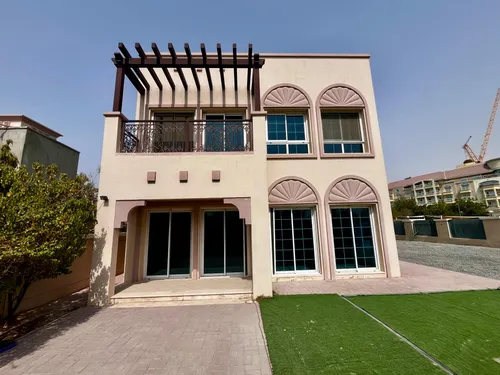 2 Bedrooms Villa in District 2F