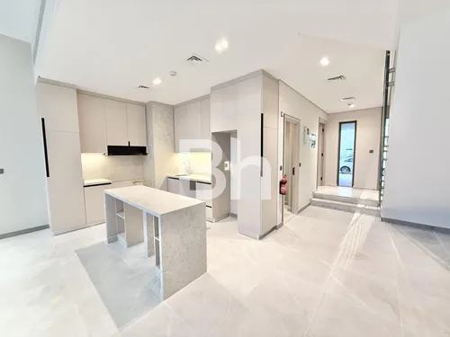 Prime Location | Burj View | Single Row
