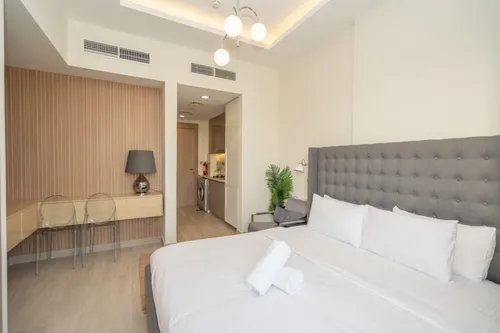 Sunny Studio Retreat | Premium Spot | Warm & Cozy Feel