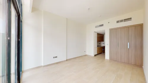 Large Layout | Bright Interior | Community View