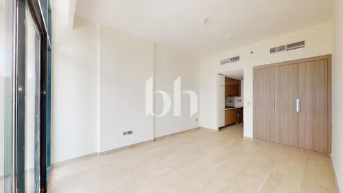 Large Layout | Bright Interior | Community View
