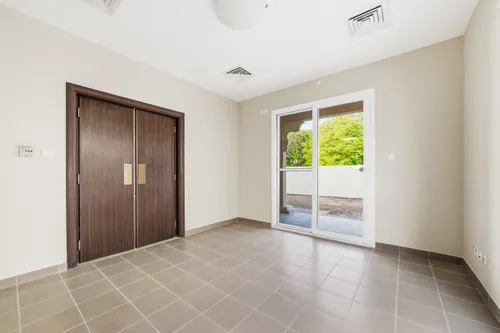 5 Bedrooms Villa in Cluster C