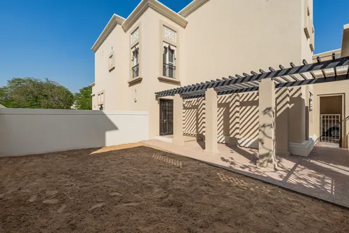 5 Bedrooms Villa in Cluster C